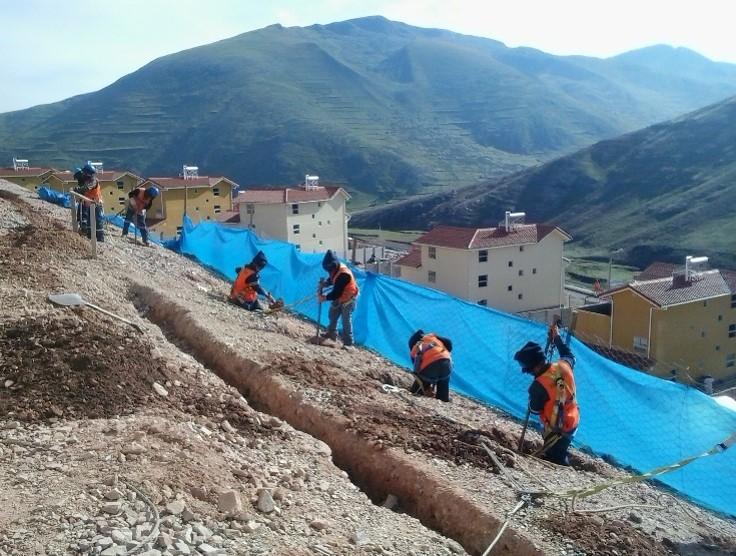 2014 – Las Bambas – Diseño y construcción del cerco perimetral de las viviendas en Nueva Fuerabamba